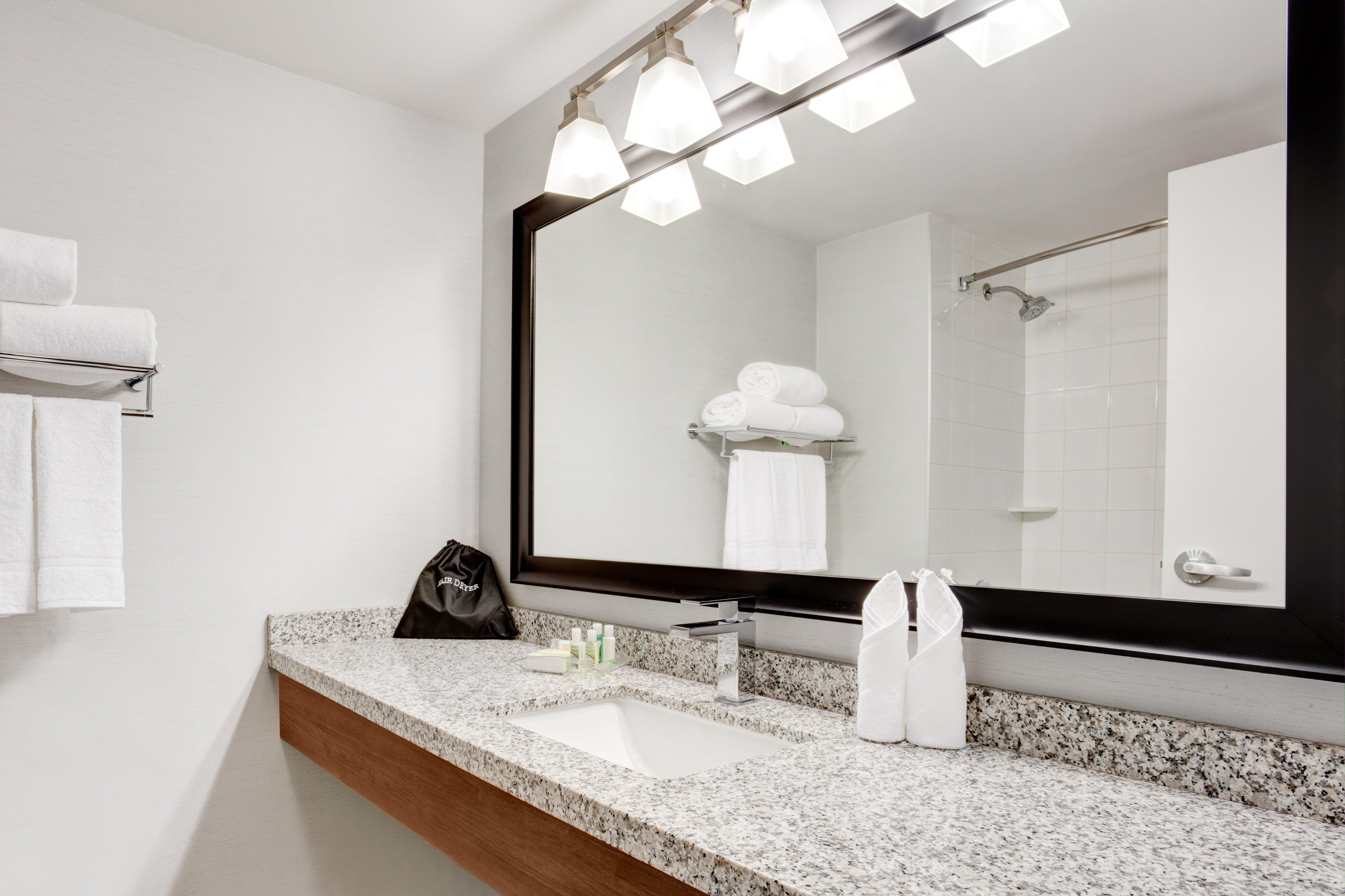 East By Ihg Ottawa