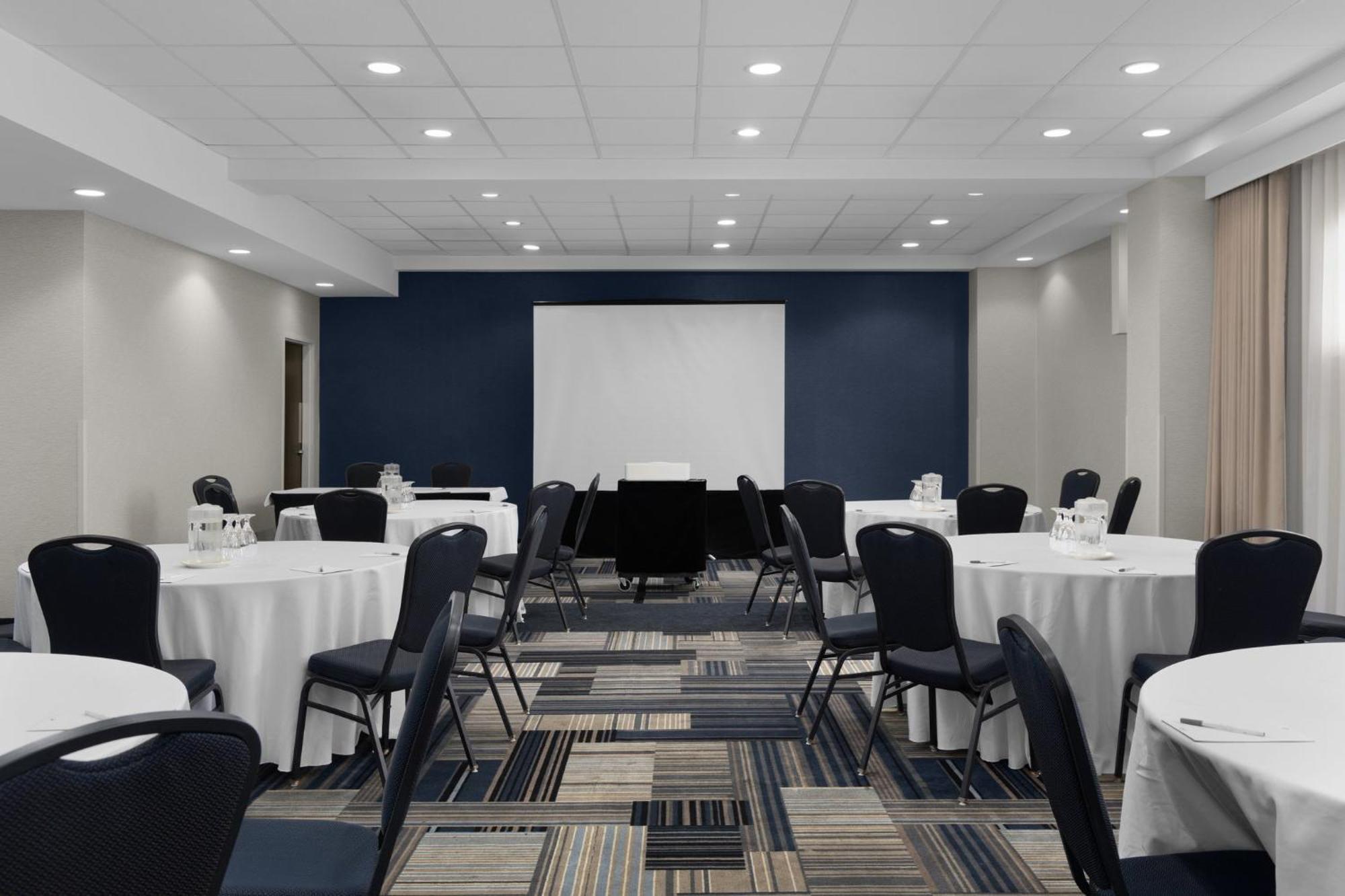 Hotel East By Ihg 4*
